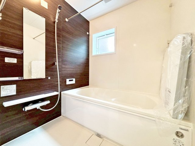 ブルーミングガーデン末成町新築一戸建て│3LDK+並列駐車2台可の浴室|1階浴室の内観写真です。1616サイズの浴室暖房乾燥機付きユニットバスです。