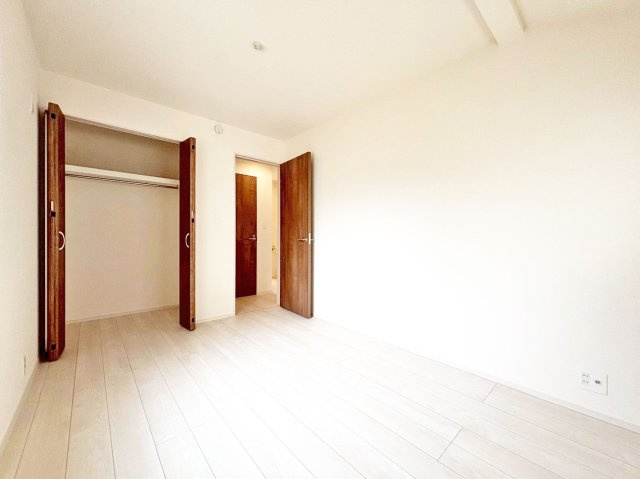 ブルーミングガーデン末成町新築一戸建て│3LDK+並列駐車2台可の洋室|-洋室5.5帖(2F)-