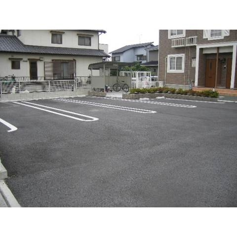 クラール（福岡）の駐車場