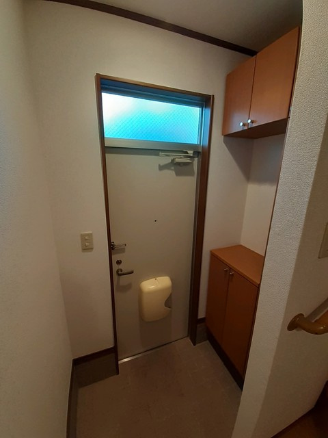 ヒルズ中田の玄関