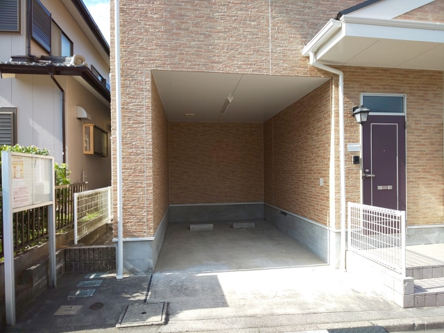 ヒルズ中田の駐車場