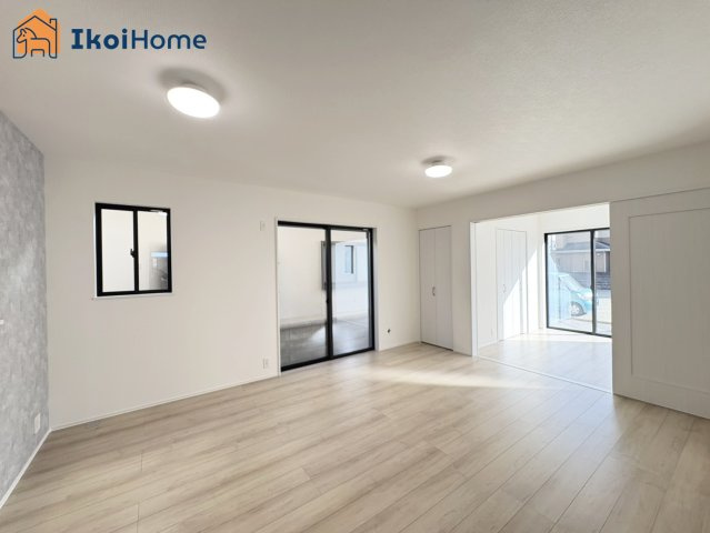 明石市藤が丘2丁目　新築戸建の居間・リビング|【ホームページに現地動画掲載中】●年中無休：当日予約可●洋室と合わせると約19.5帖の広々空間に！