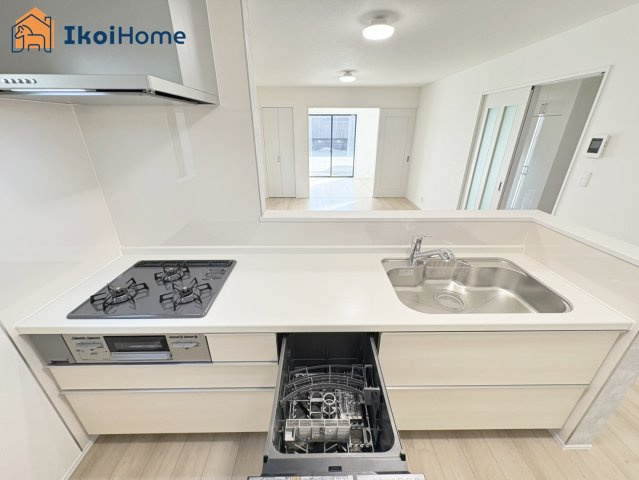 明石市藤が丘2丁目　新築戸建のキッチン|【ホームページに現地動画掲載中】●年中無休：当日予約可●家事の時短に欠かせない食洗機付きキッチン！