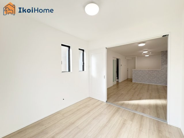 明石市藤が丘2丁目　新築戸建の内装|◆同社施工例◆年中無休：当日予約可●遮熱・遮音性に優れた「遮熱Ｌｏｗ−ｅ複層硝子入り窓」ペアガラス