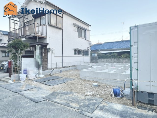 明石市藤が丘2丁目　新築戸建の駐車場|●資料・カタログのご請求無料●前面道路4Ｍ！前面道路との間切り下げして車の乗り入れも楽にしています！