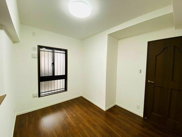 ライオンズマンション平安通の洋室