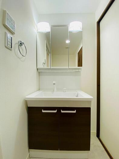 ライオンズマンション平安通の独立洗面台