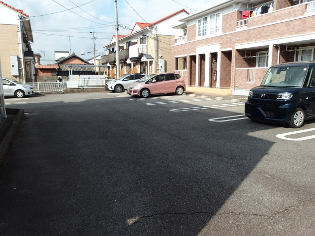 ノーブル郷東Ａの駐車場