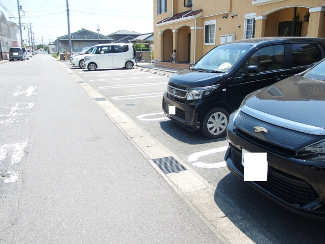 サン・ヴィラＡの駐車場