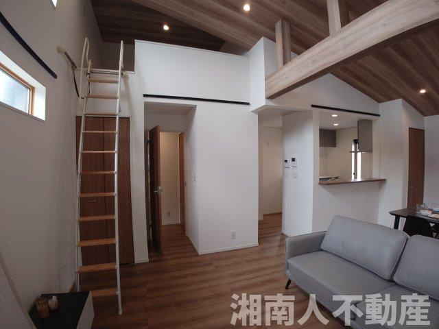 茅ヶ崎市矢畑　未入居中古一戸建ての居間・リビング|使いやすいリビングです