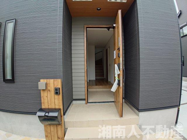 茅ヶ崎市矢畑　未入居中古一戸建ての玄関|落ち着いた玄関です
