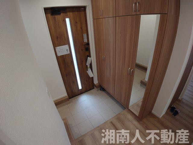 茅ヶ崎市矢畑　未入居中古一戸建ての玄関|落ち着いた玄関です