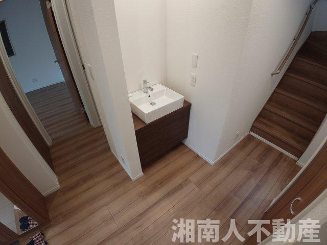 茅ヶ崎市矢畑　未入居中古一戸建ての洗面所|ゆったりとスペースのある洗面所