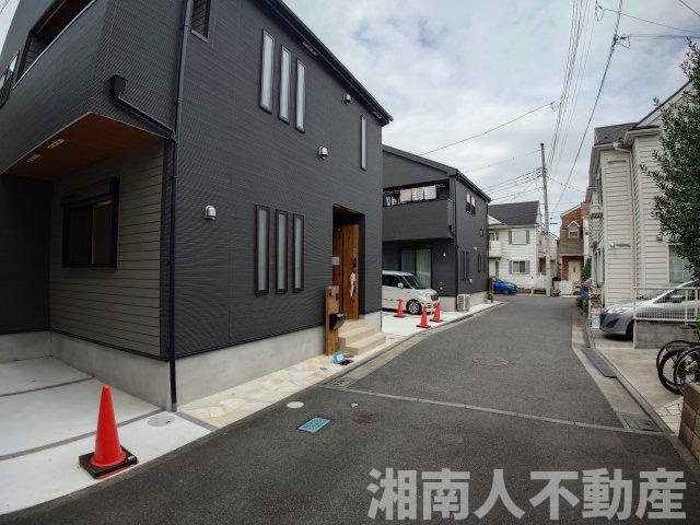 茅ヶ崎市矢畑　未入居中古一戸建ての前面道路含む現地写真|前面道路含む現地写真です