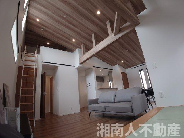 茅ヶ崎市矢畑　未入居中古一戸建ての居間・リビング|おしゃれなリビングです