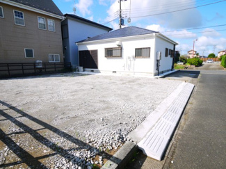 【駐車場】 | 東金市下武射田　平家中古戸建 | 内外装リフォーム済み令和7年8月 3DK平家 車6台可 敷地約62坪  閑静な分譲地内