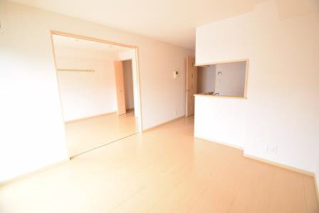 グランメールの居間・リビング|人気のカウンターキッチンです