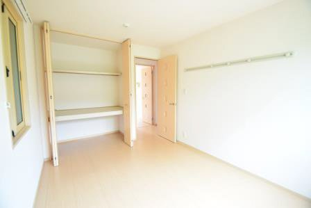 グランメールの居間・リビング|クローゼット付きです