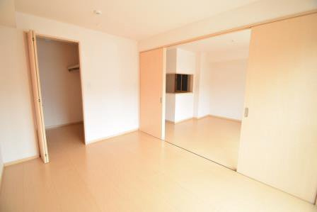 グランメールの居間・リビング|リビングと引き戸で仕切られています。