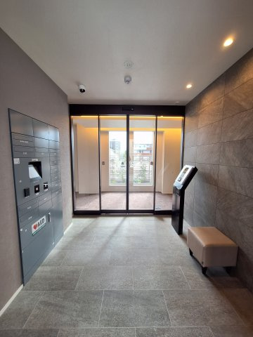 （シニア限定）グランビレッジ橋本のエントランス|高級感のあるエントランス