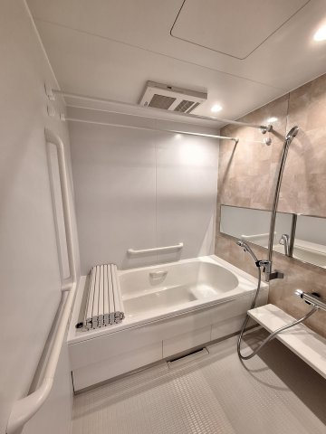 （シニア限定）グランビレッジ橋本の浴室|浴室に緊急ボタン付き