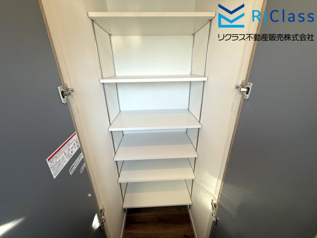 新築戸建　神戸市長田区上池田１丁目1の玄関|収納もある玄関です