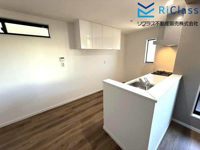 未入居戸建　神戸市長田区上池田１丁目1のキッチン|収納あります