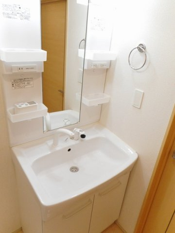 エスペランサの洗面所|ゆったりとスペースのある洗面所