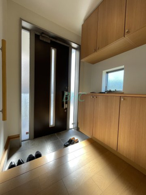 【玄関】 | 仰木の里東１丁目 | ただいまと叫びたくなるような玄関は毎日の行き帰りで使う空間。