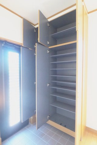 横手住宅の玄関