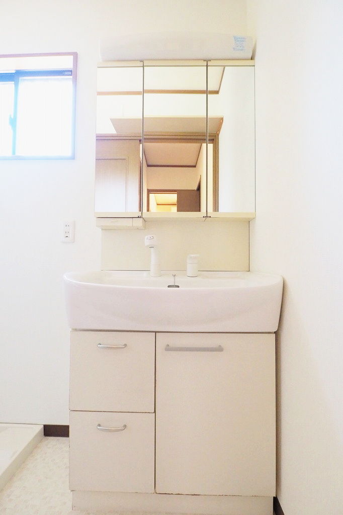 横手住宅の洗面所