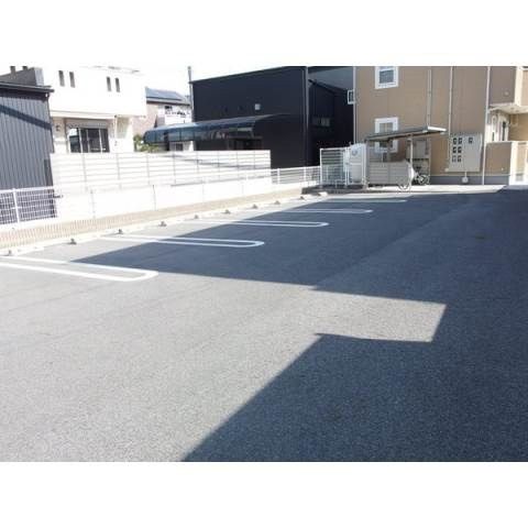 クレメントの駐車場
