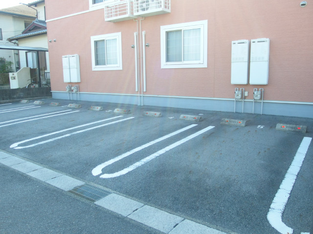 フォーシーズンズの駐車場