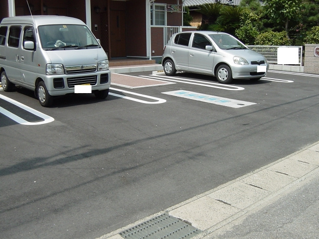 アニバーサリー３０の駐車場