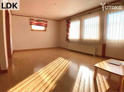 【居間・リビング】 | 文苑3丁目28-2売家