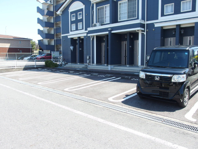シャン・ド・フルールの駐車場