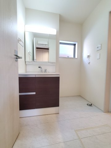 三郷市　彦糸1丁目　新築戸建　全6棟の洗面所|施工例です