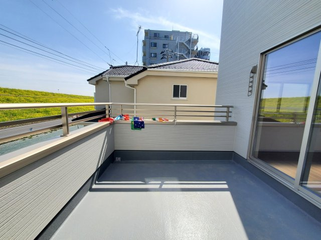 三郷市　彦糸1丁目　新築戸建　全6棟のバルコニー|施工例です