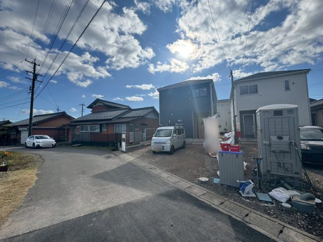 クワイエ　大垣市稲葉北3丁目第2　全2区画分譲の前面道路含む現地写真|「現地（2025年10月27日）撮影」
■前面道路　
■ヤマダ不動産　株式会社リライフ