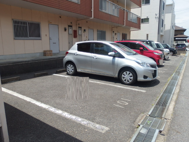 グリーンヒルズ１３０の駐車場