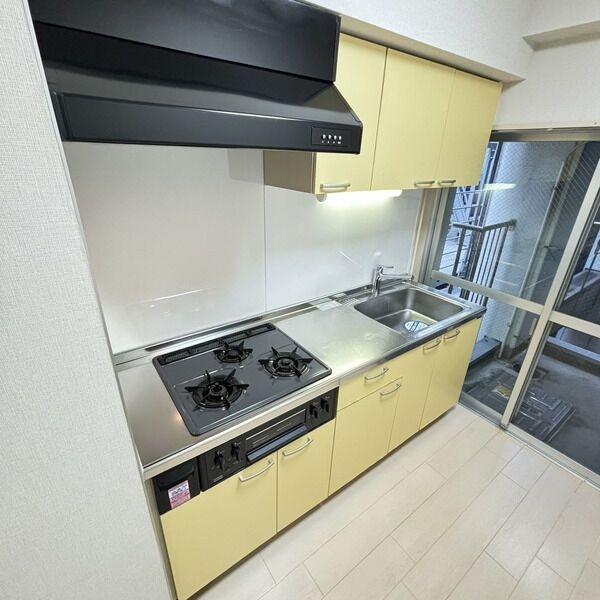 アヴォワール丸の内のキッチン