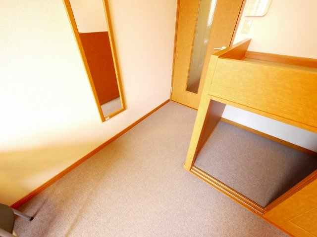レオパレスＳＯＰＲＡの洋室|明るい洋室です