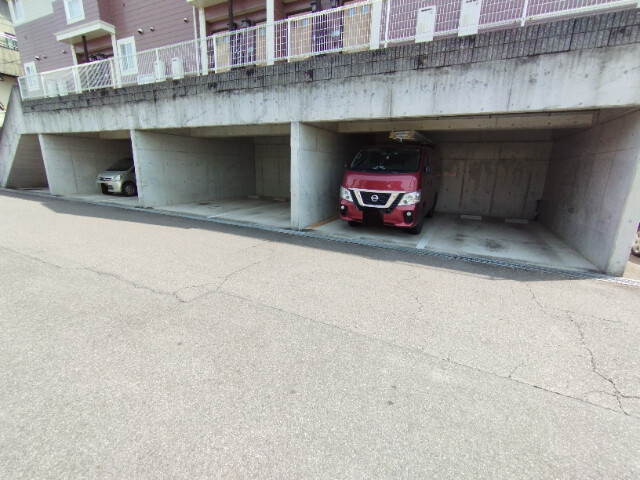 ドミールＡＩの駐車場