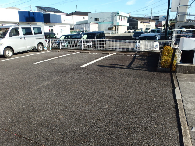 マンションフジの駐車場