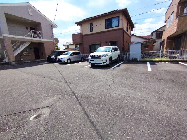 ラシーヌ大平の駐車場