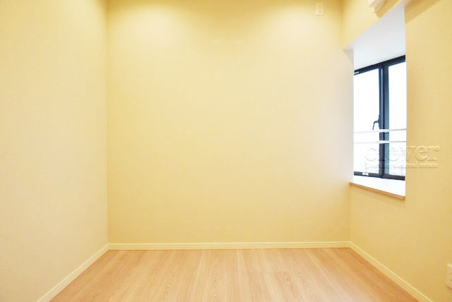 【子供部屋】 | エンゼルピュア大森 | 洋室2　窓から明るい光が差し込む洋室。ベッドを置いて個人居室にする場合は、多くの時間を過ごすことになる空間です。使い勝手や落ち着きを想像してください。～即日のご見学可能～　お問合せはお気軽にどうぞ。