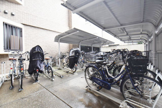 【駐輪場】 | エンゼルピュア大森 | 自転車置き場。マンションの共用部にあたります。空きの有無や駐輪料金、各戸の台数制限などについては、改めてお問い合わせください。～即日のご見学可能～　お問合せはお気軽にどうぞ。
