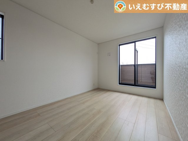 Cradle garden　鴻巣市筑波第5の洋室|シンプルで明るいお部屋
2面採光で日当り良好！シンプルなお部屋なので自分で家具を選ぶのが楽しみですね！