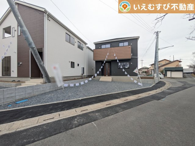 Cradle garden　鴻巣市筑波第5の駐車場|2台駐車可能なスペース完備
広々とした砂利敷きスペース。駐車するだけでなくBBQやプールも楽しめそう♪