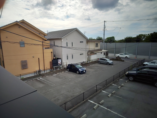 コーポラス西野山の駐車場